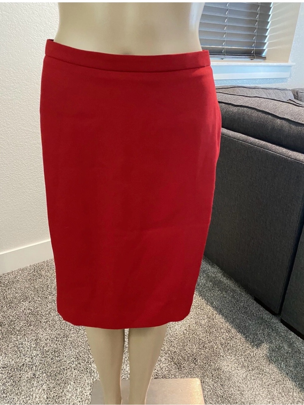 Moda International Size 2 Red knee length Pencil Skirt zip up-004